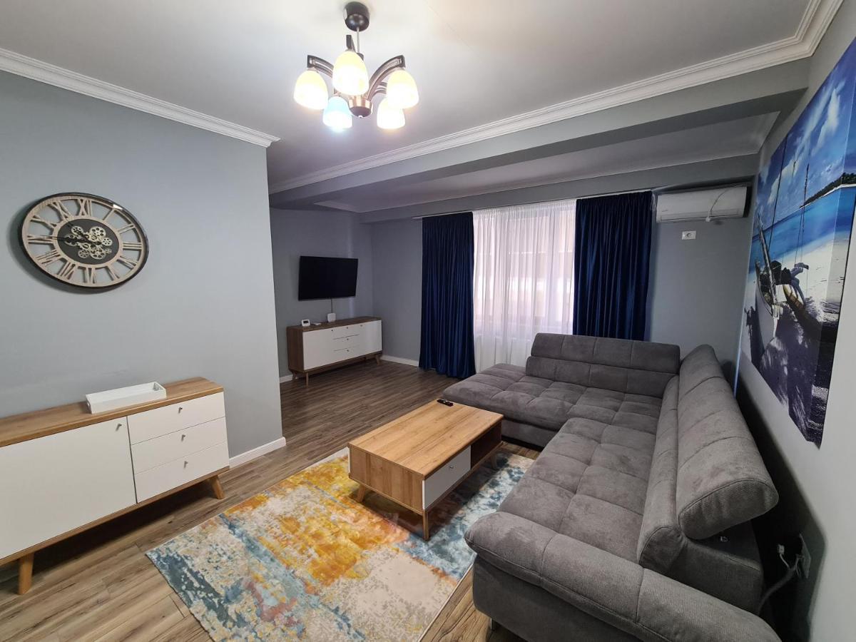 Solid Mamaia